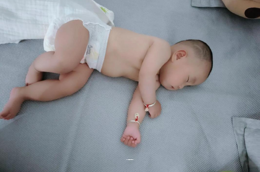 赤壁3个月宝宝怎么抱